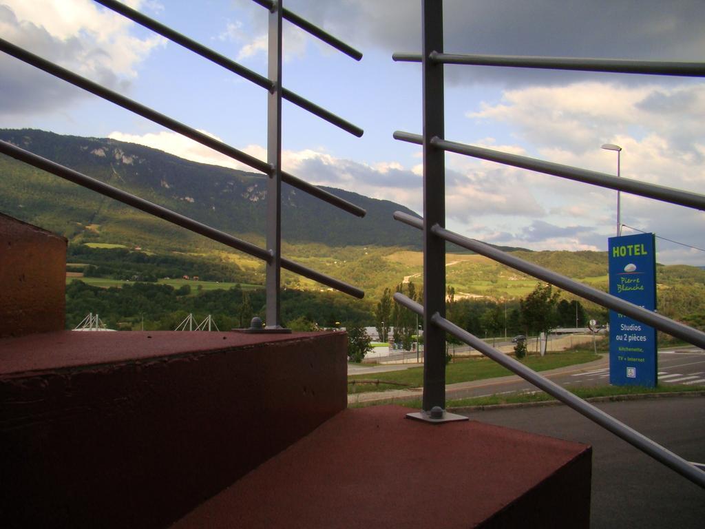 Hotel Pierre Blanche Chatillon-en-Michaille Rum bild