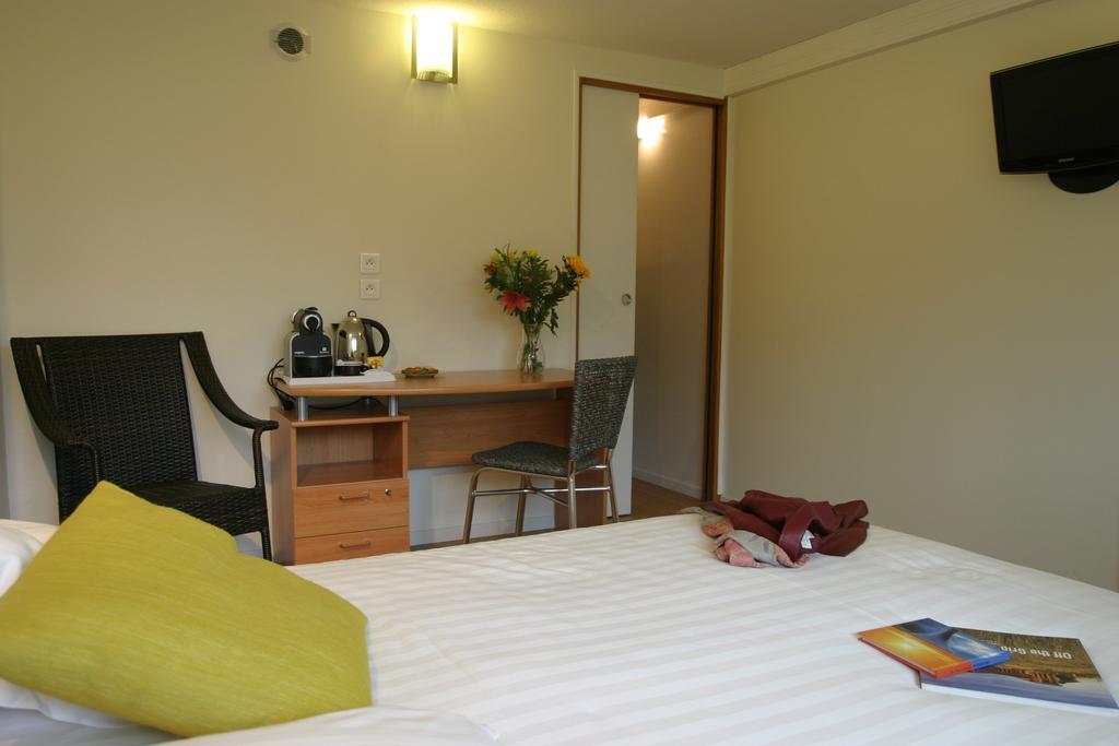 Hotel Pierre Blanche Chatillon-en-Michaille Rum bild